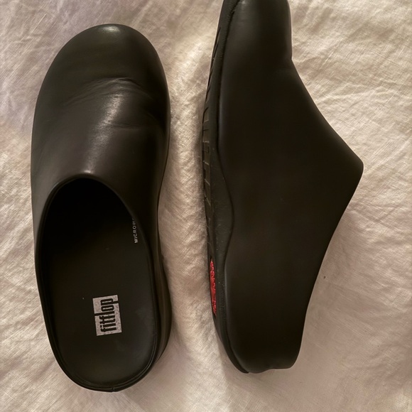 Fitflop Black Clogs, Tumbled Leather - Picture 2 of 2